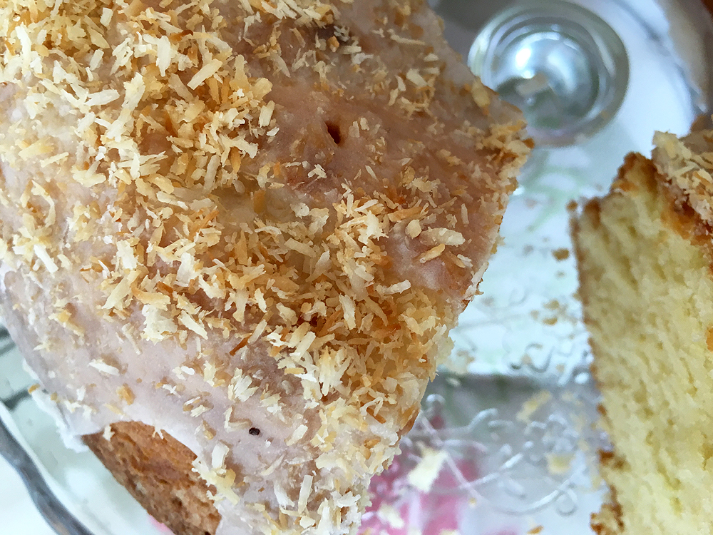 Coconut Bundt Cake (bizcocho Delicioso Y Jugoso De Coco) | Delikatissen