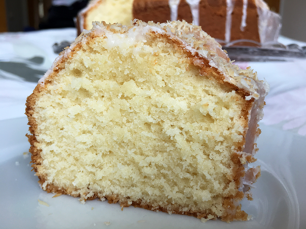 Coconut Bundt Cake (bizcocho Delicioso Y Jugoso De Coco) | Delikatissen