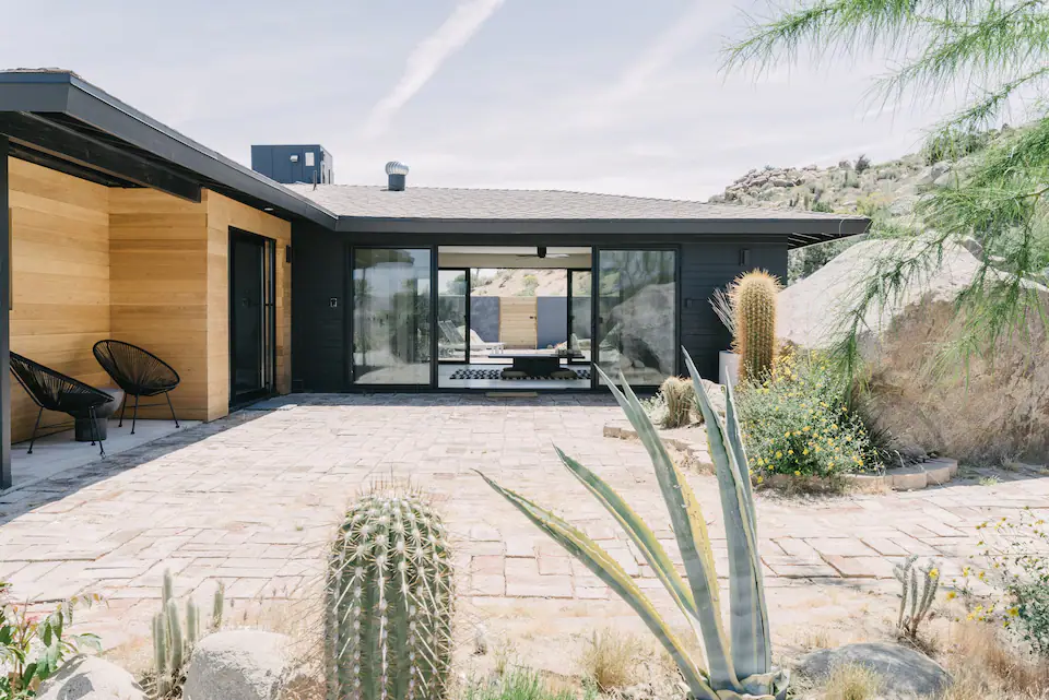 delikatissen villa en california diseño exteriores cactus decoracion desierto coachella house coachella festival casa palm springs casa joshua tree casa en el desierto california desert house arquitectura mid century modern 