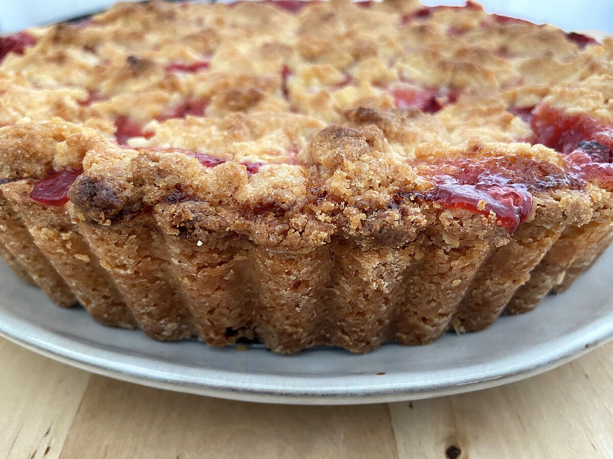 delikatissen tarta para 12 personas tarta masa brisa tarta frutas Tarta fresas con streussel tarta facil tarta deliciosa tarta de fresas tarta casera streussel receta delikatissen postres delikatissen cobertura crujiente 