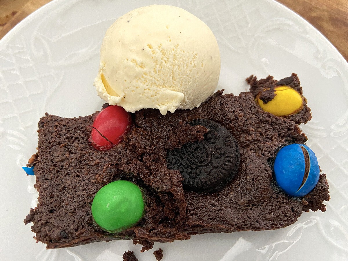 delikatissen recetas delikatissen Receta rápida receta para niños Receta para fiestas Receta Oreo M&M Brownies receta fácil postres delikatissen Postre con Oreo Postre con M&M Brownies Oreo M&M Brownies caseros 