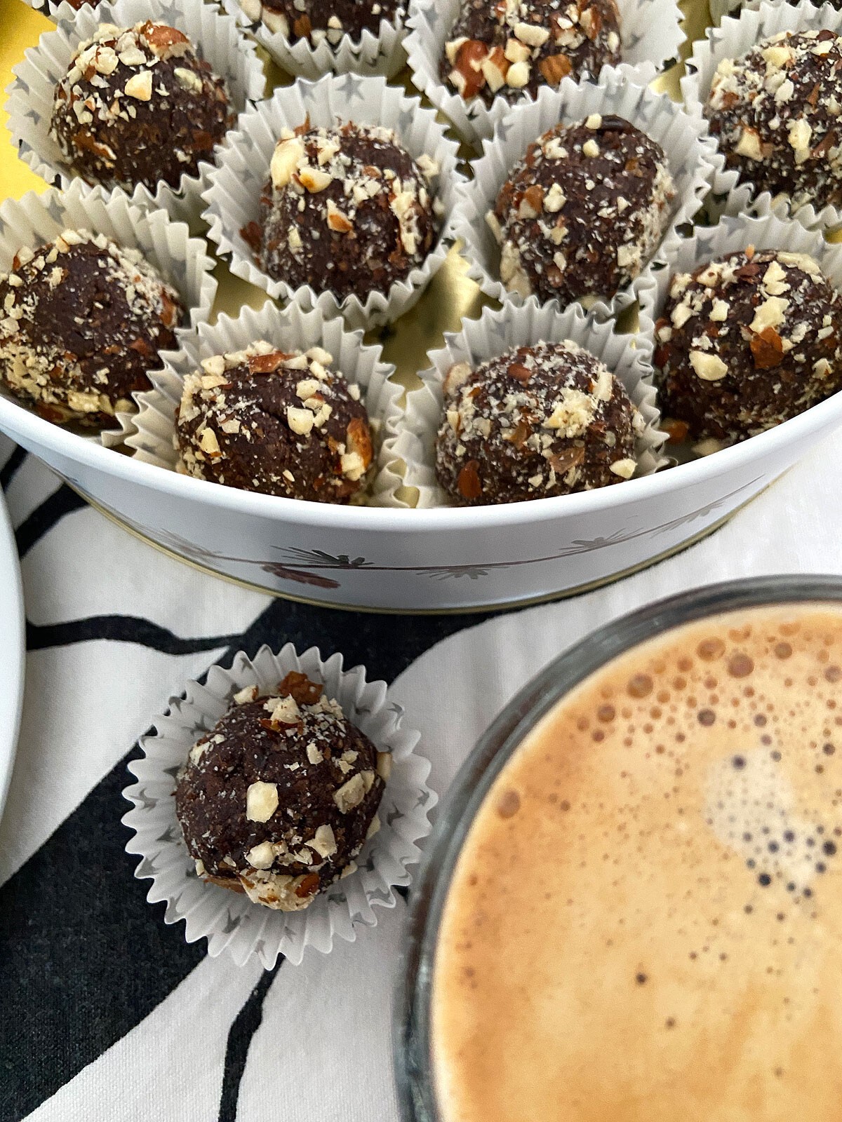 delikatissen recetas delikatissen postres veganos postres intolerantes postres diabéticos postres delikatissen postres con medjool postres con datiles bombones veganos bombones ferrero caseros bombones datiles bombones avellana 